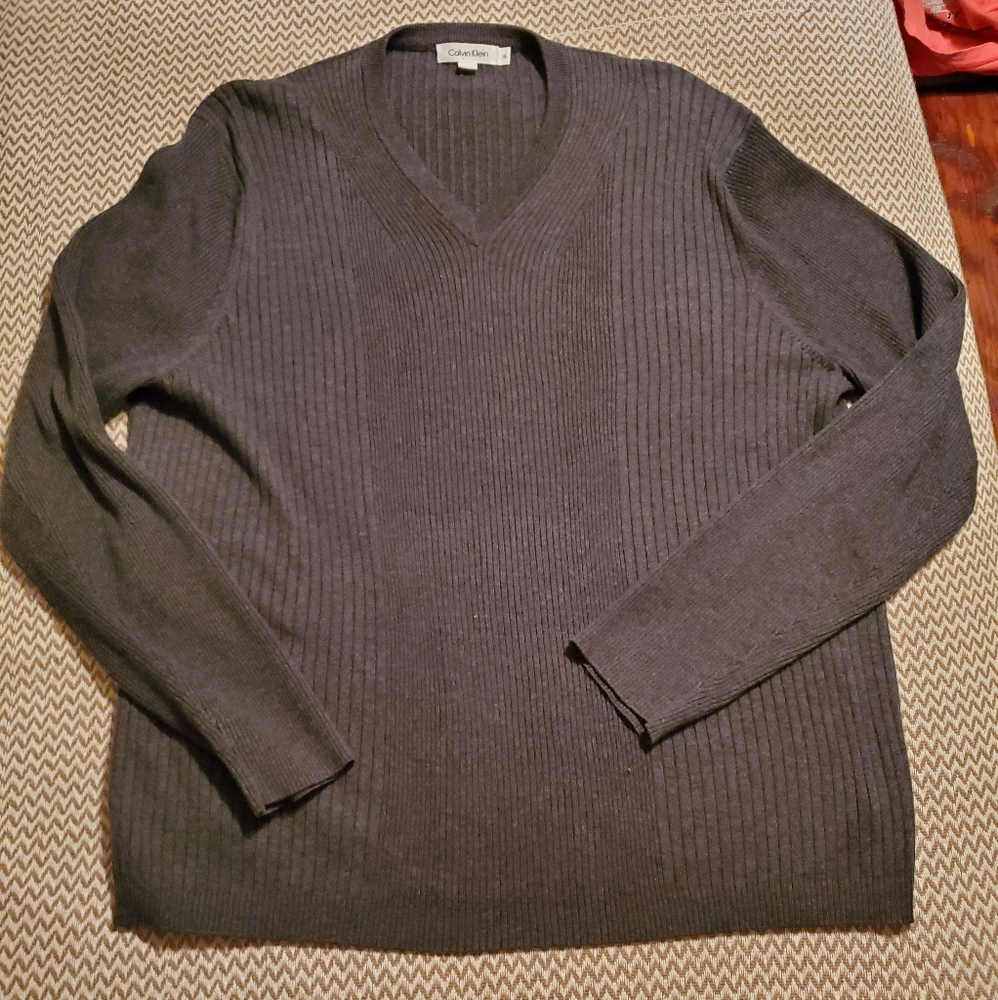 Men's gray sweater